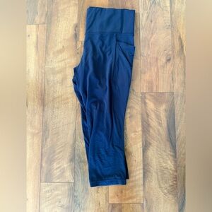 Athleta capri leggings with pockets, navy blue, size large